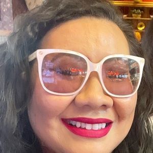 Meet your Posher, Ofeina